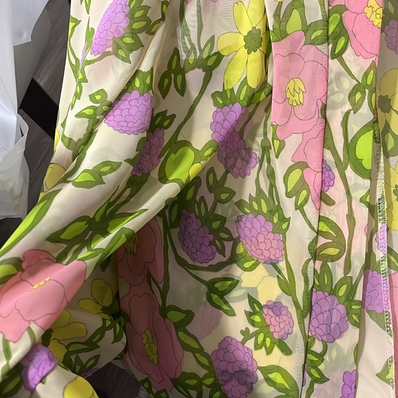 Honey punch floral kimono bought at a local boutique in Charleston, SC - Picture 3 of 5